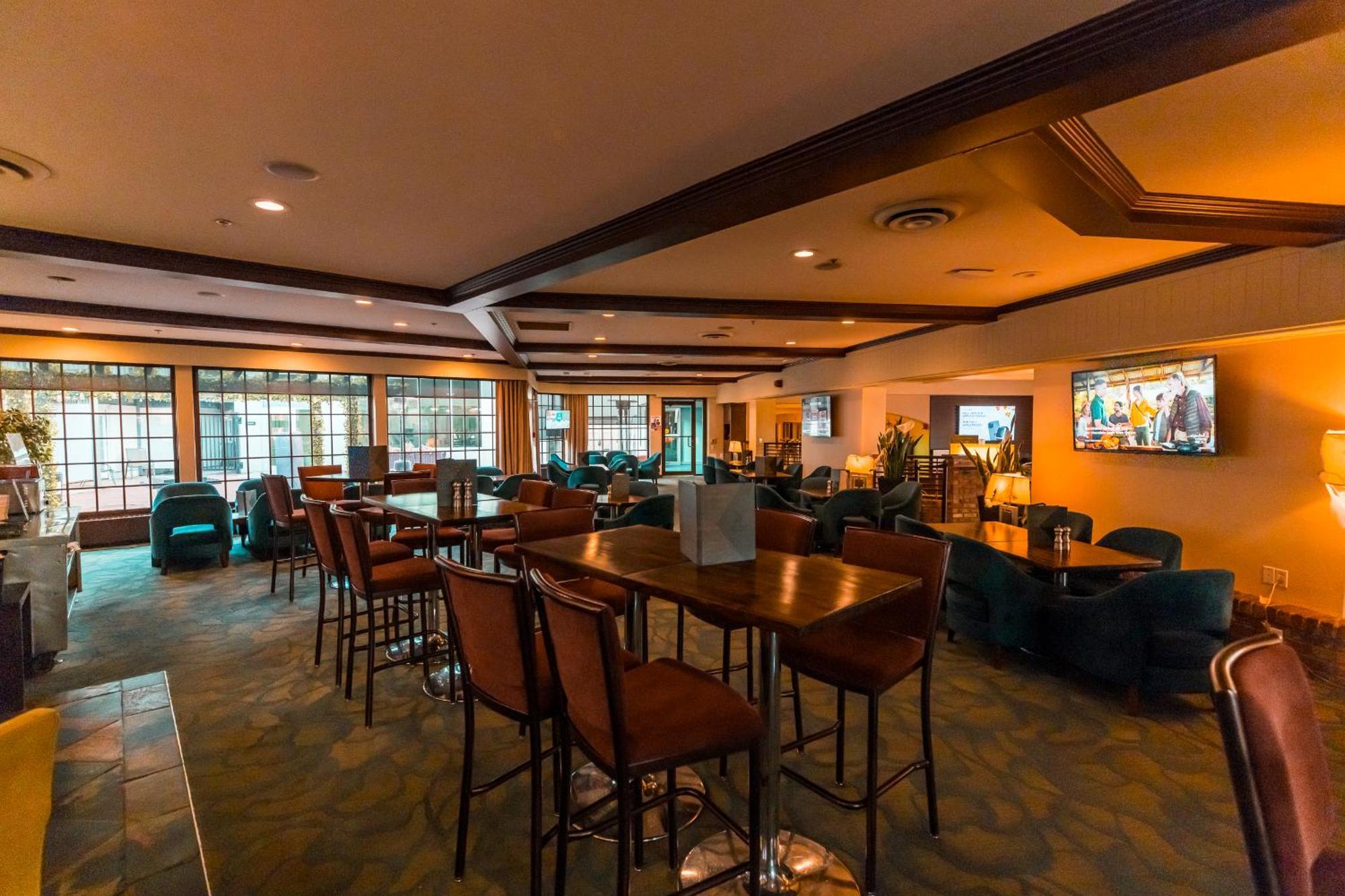 Red Deer Resort & Casino 외부 사진